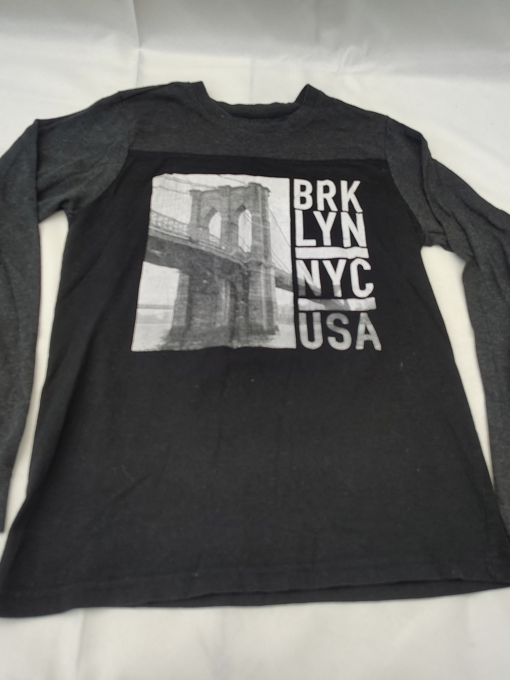 Men's Brooklyn NYC USA Graphic Long-Sleeve Shirt - Charcoal/Black